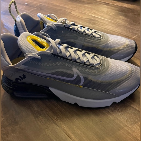 Nike - Picture 6 of 8